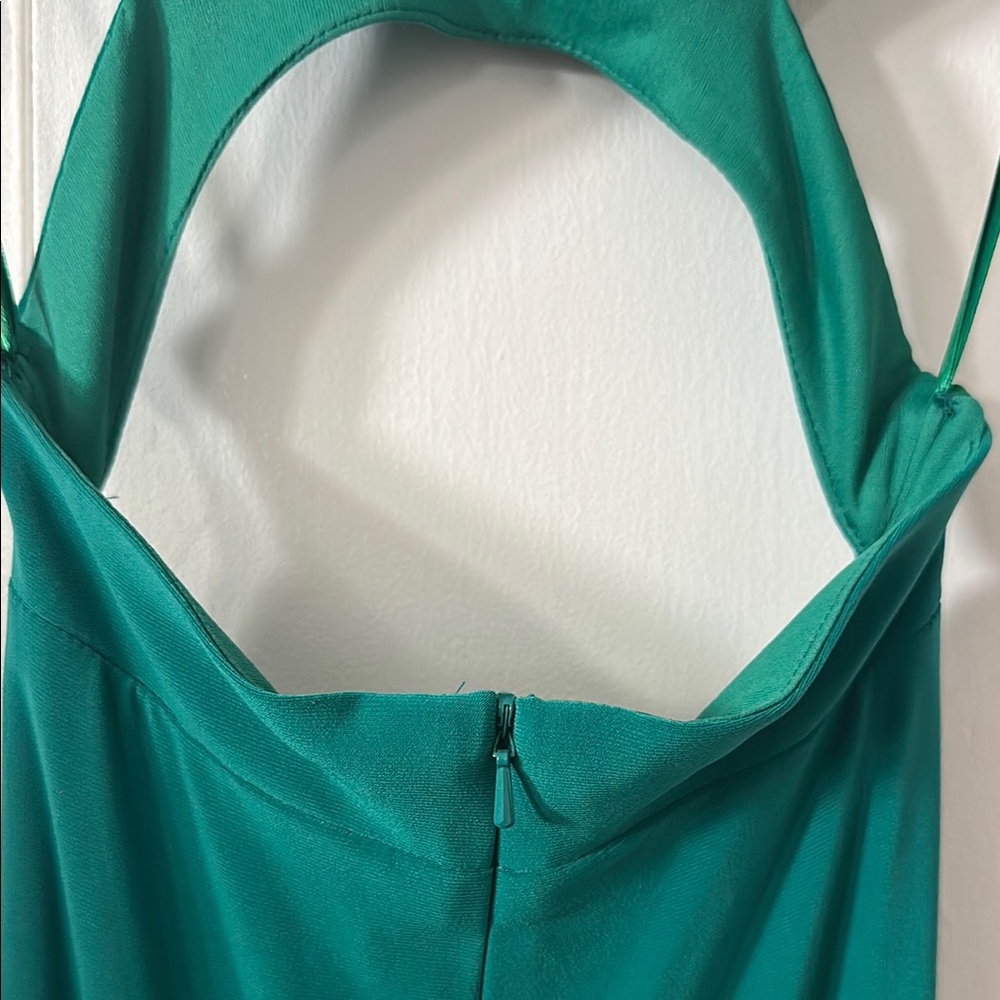 Elegant Green Evening Gown - Picture 8 of 13